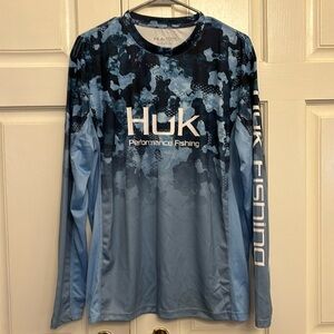 Huk Men’s Long Sleeve Shirt, Size Medium. Light Blue with Blue Camo.